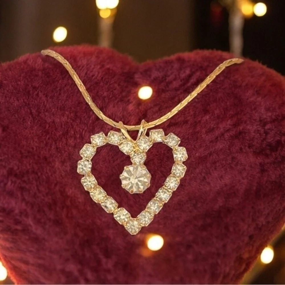 Vintage 14K Gold Plated White Crystal Heart Pendant Chain Necklace NIB